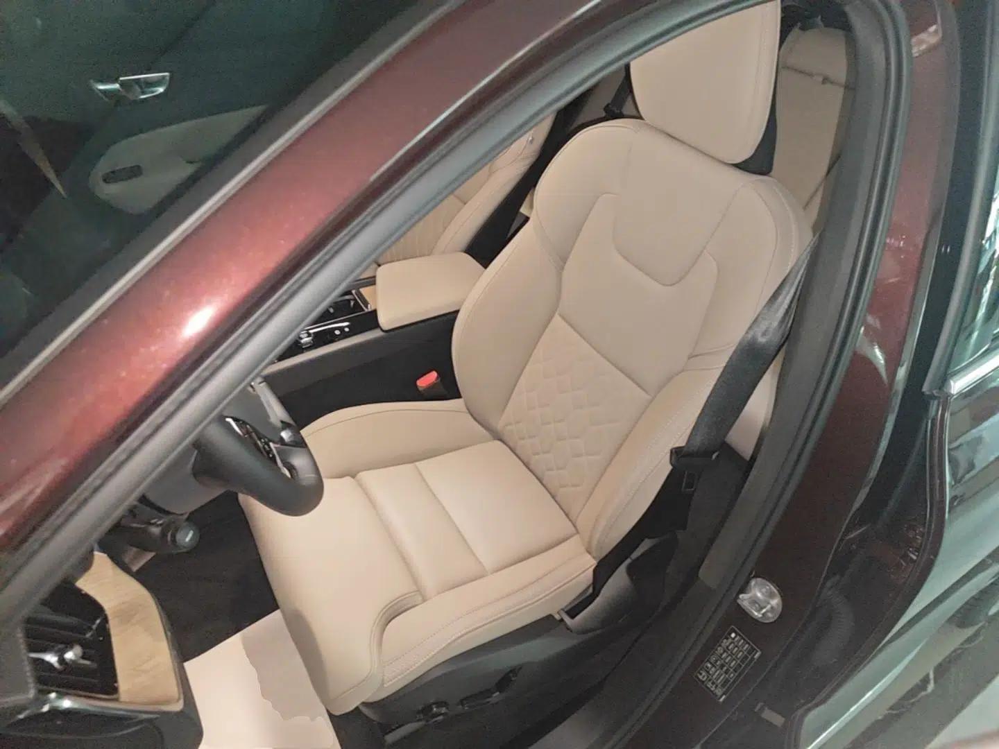 Volvo XC60 New Energy 2026 Model Plug-in Hybrid Long-Range Four-Wheel Drive Zhiyuan Luxury Edition — миниатюра 18