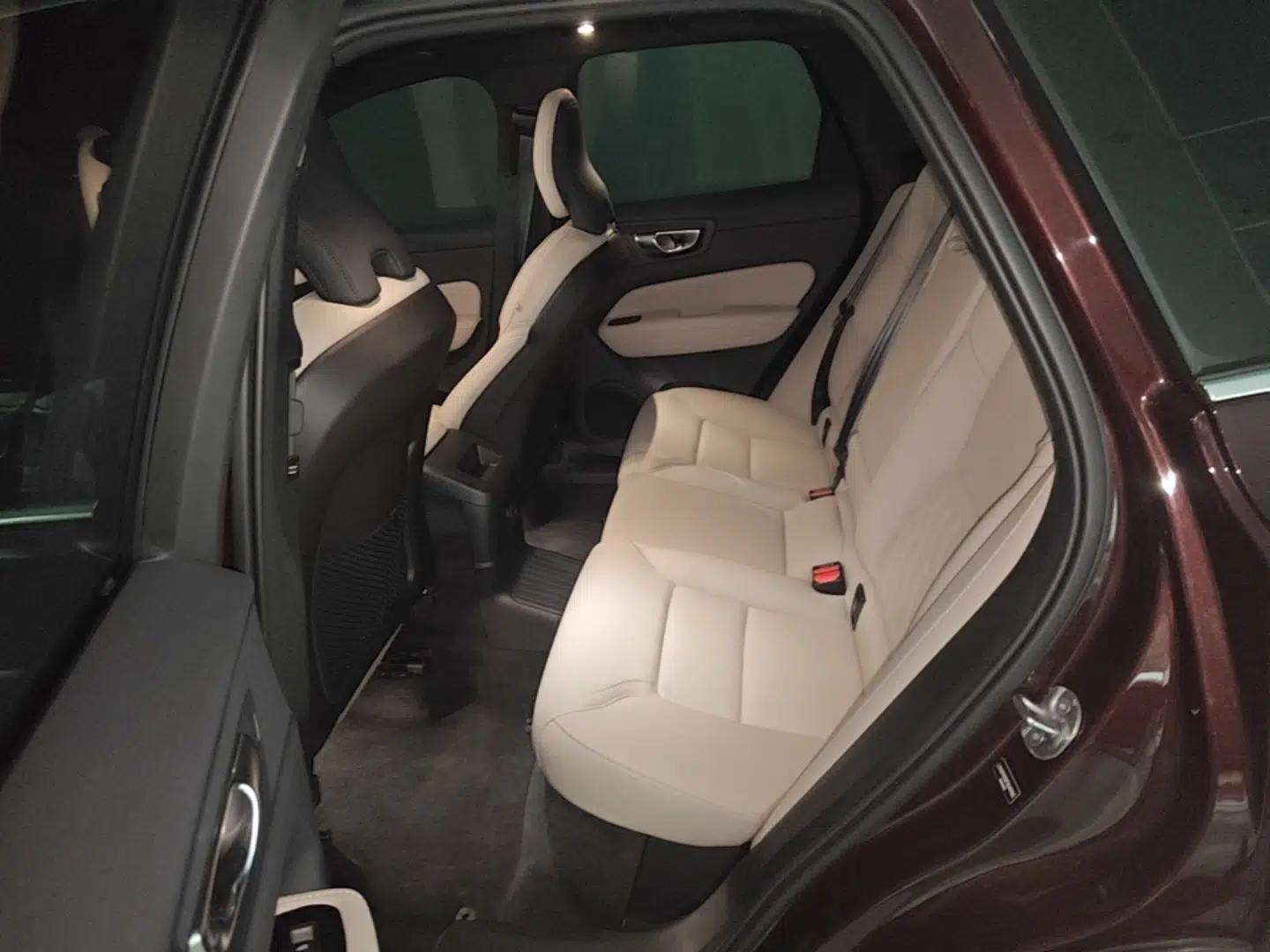 Volvo XC60 New Energy 2026 Model Plug-in Hybrid Long-Range Four-Wheel Drive Zhiyuan Luxury Edition — миниатюра 20