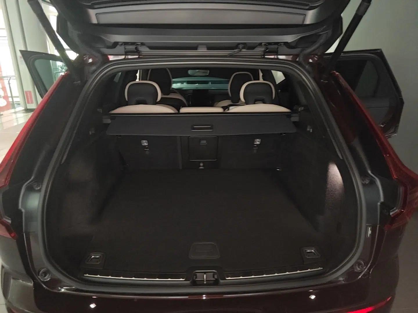 Volvo XC60 New Energy 2026 Model Plug-in Hybrid Long-Range Four-Wheel Drive Zhiyuan Luxury Edition — миниатюра 22