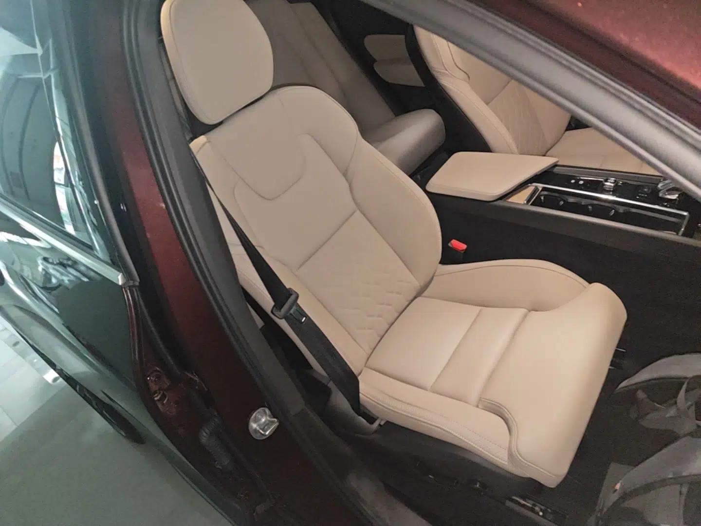 Volvo XC60 New Energy 2026 Model Plug-in Hybrid Long-Range Four-Wheel Drive Zhiyuan Luxury Edition — миниатюра 23