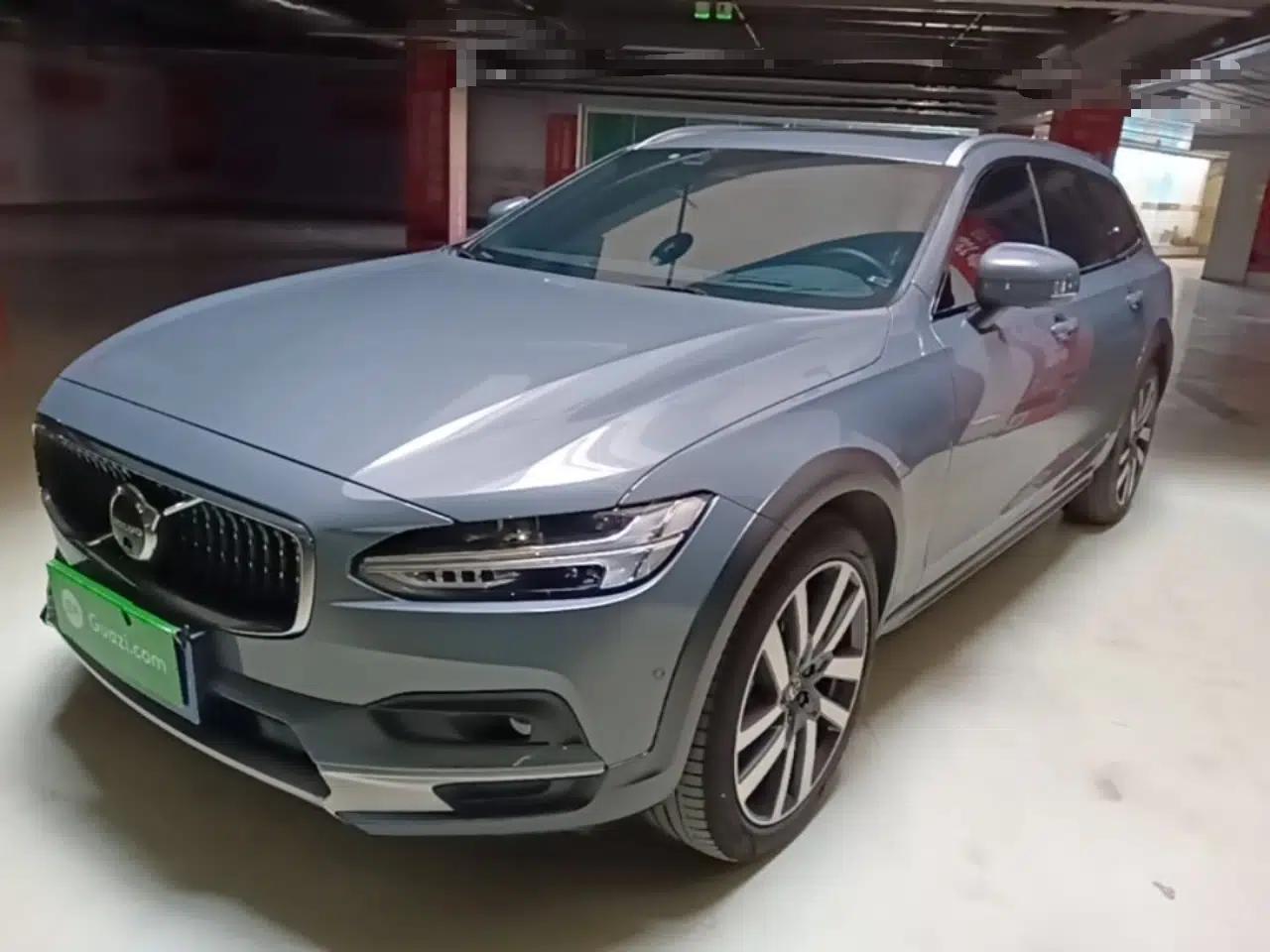 Volvo V90 2022 Cross Country B5 AWD Prestige Edition — миниатюра 1