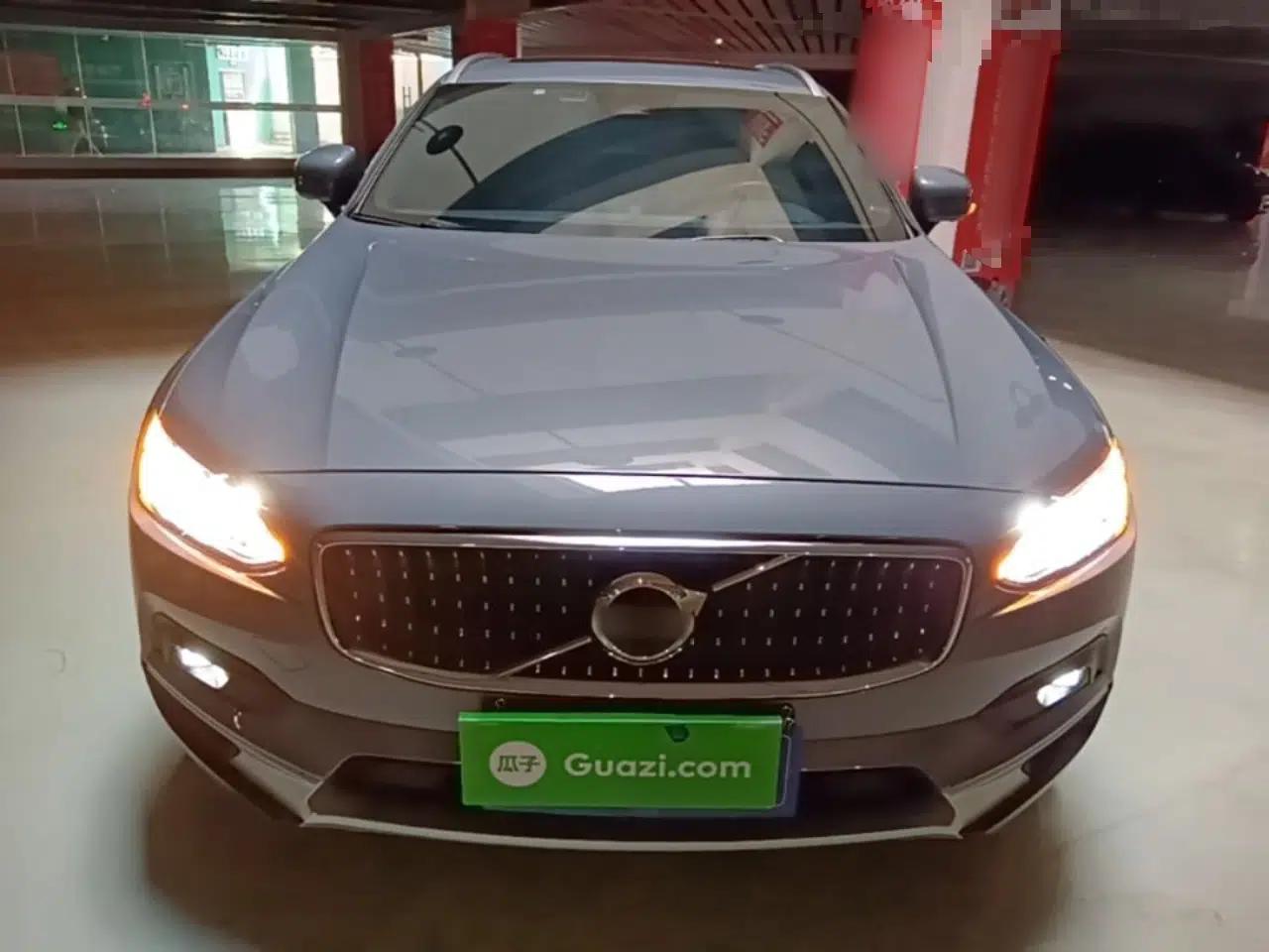 Volvo V90 2022 Cross Country B5 AWD Prestige Edition — миниатюра 2