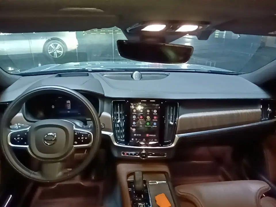 Volvo V90 2022 Cross Country B5 AWD Prestige Edition — миниатюра 13