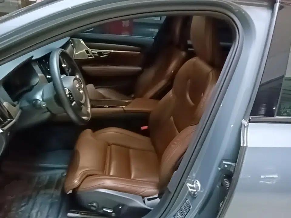 Volvo V90 2022 Cross Country B5 AWD Prestige Edition — миниатюра 18