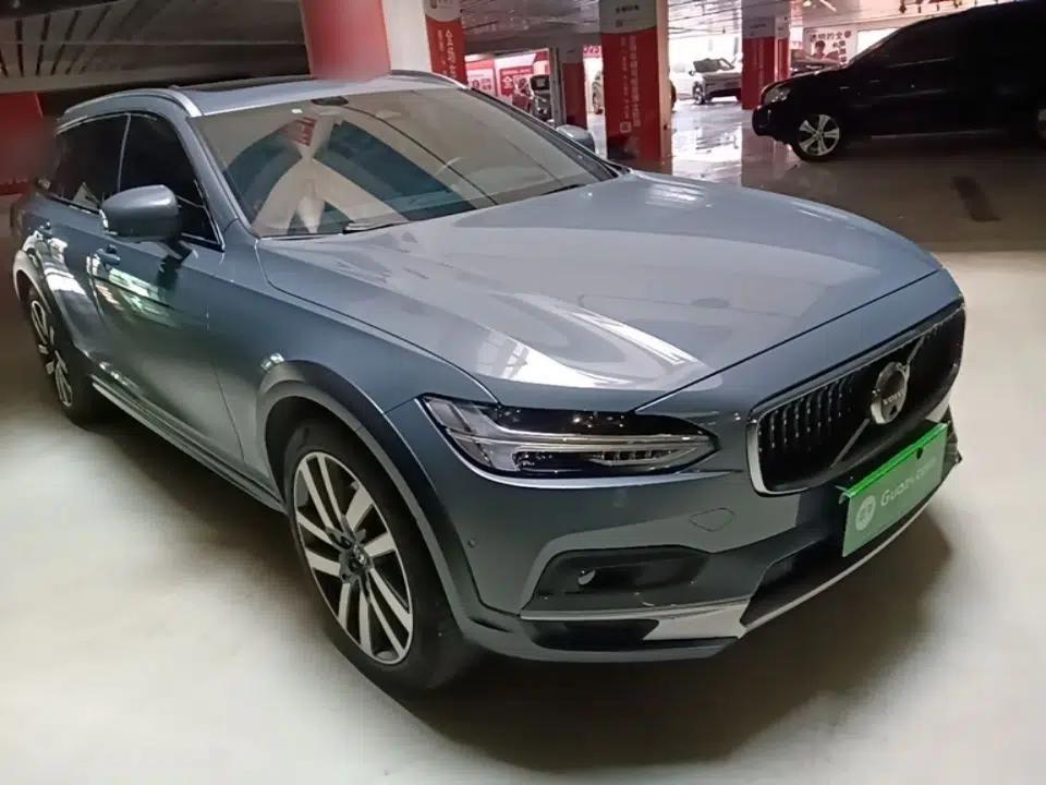 Volvo V90 2022 Cross Country B5 AWD Prestige Edition — миниатюра 3