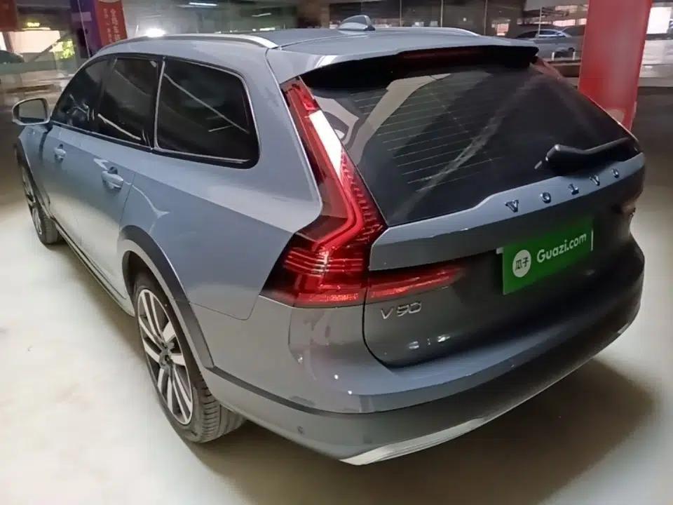 Volvo V90 2022 Cross Country B5 AWD Prestige Edition — миниатюра 4