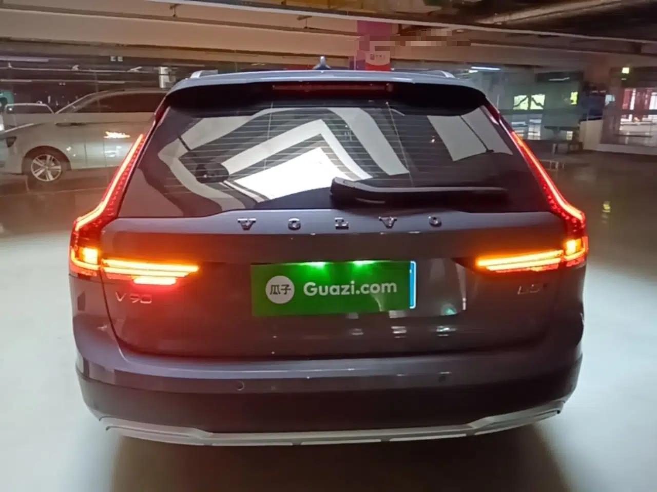 Volvo V90 2022 Cross Country B5 AWD Prestige Edition — миниатюра 5