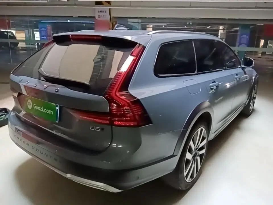 Volvo V90 2022 Cross Country B5 AWD Prestige Edition — миниатюра 6