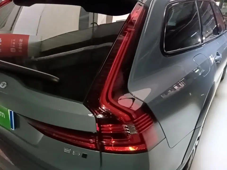 Volvo V90 2022 Cross Country B5 AWD Prestige Edition — миниатюра 7