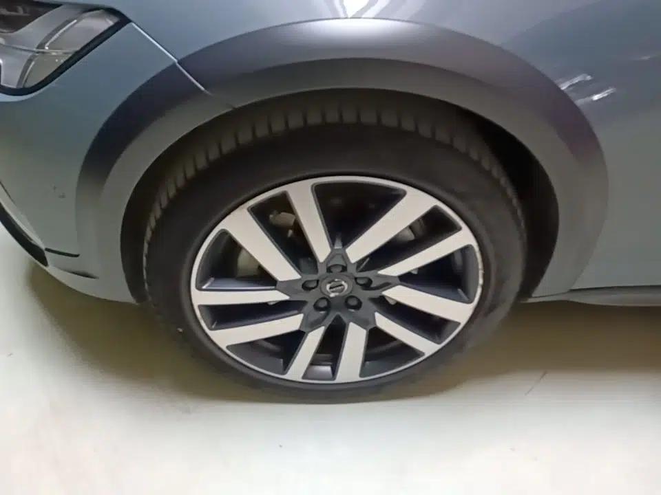 Volvo V90 2022 Cross Country B5 AWD Prestige Edition — миниатюра 8