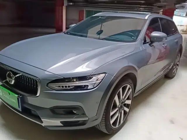 Volvo V90 2022 Cross Country B5 AWD Prestige Edition