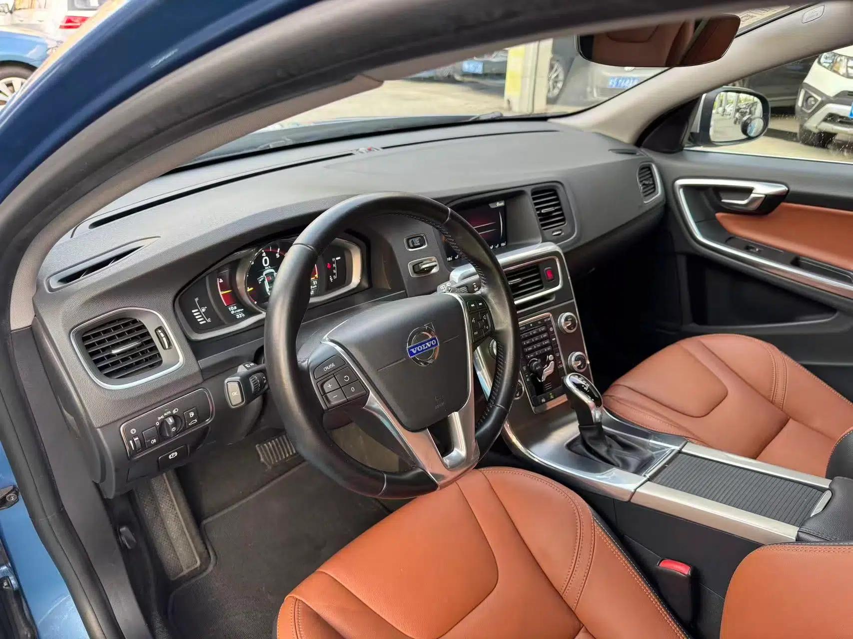 Volvo V60 2015 T5 Zhiya Edition — миниатюра 21