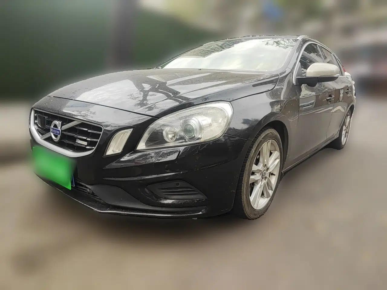 Volvo V60 2012 T6 AWD Personalized Sport Edition — миниатюра 1