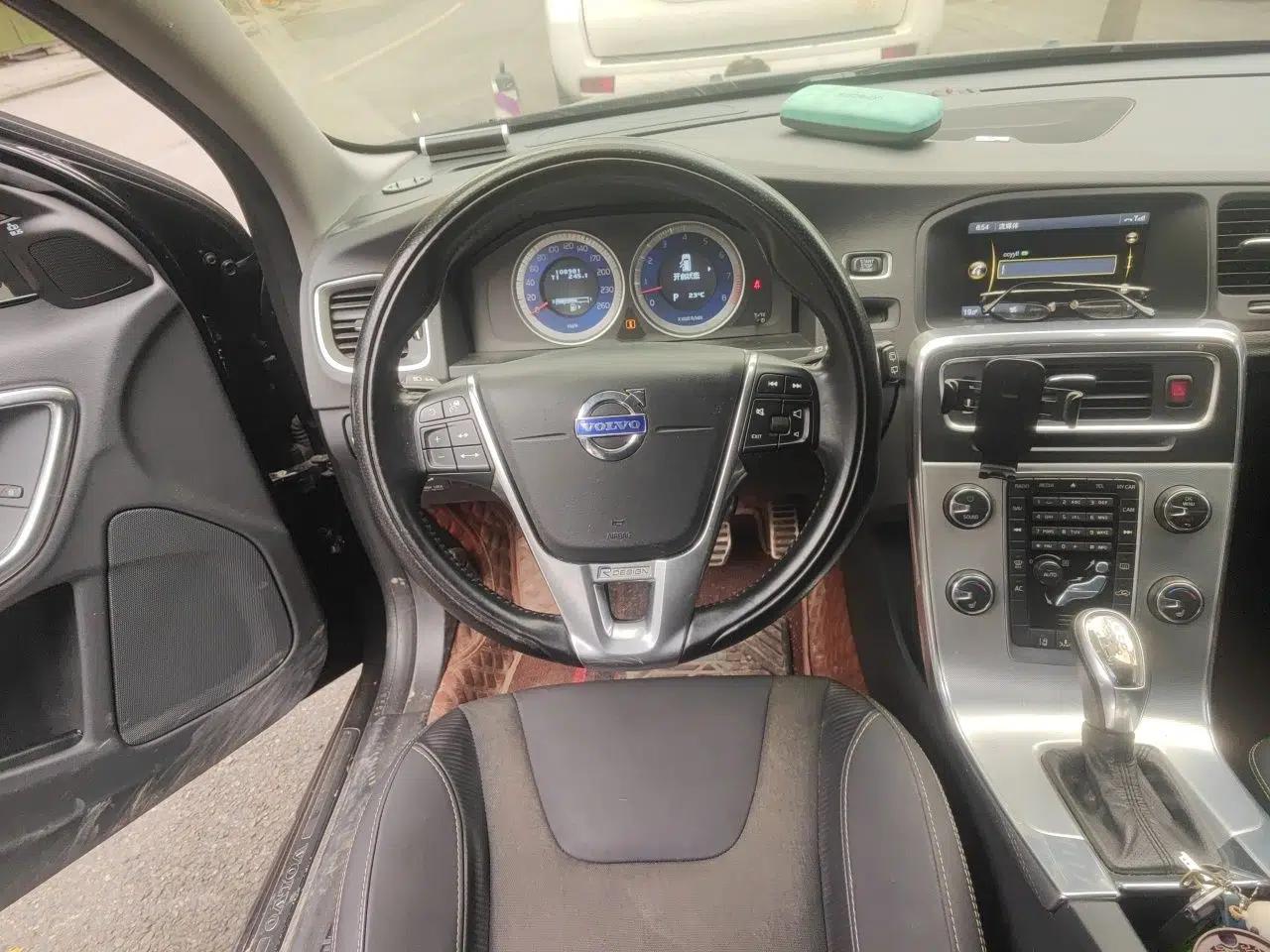 Volvo V60 2012 T6 AWD Personalized Sport Edition — миниатюра 11