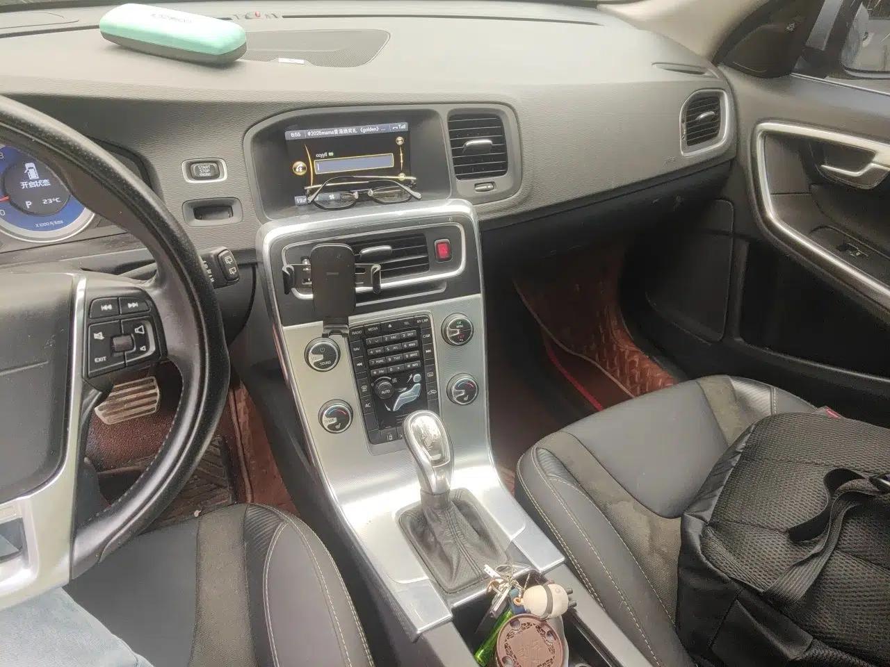 Volvo V60 2012 T6 AWD Personalized Sport Edition — миниатюра 14
