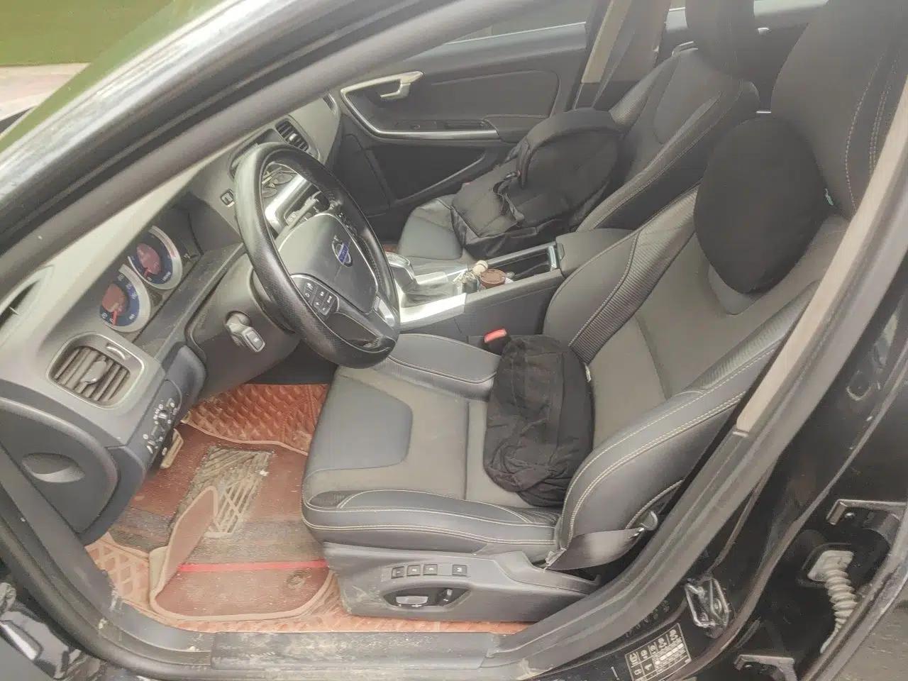 Volvo V60 2012 T6 AWD Personalized Sport Edition — миниатюра 16
