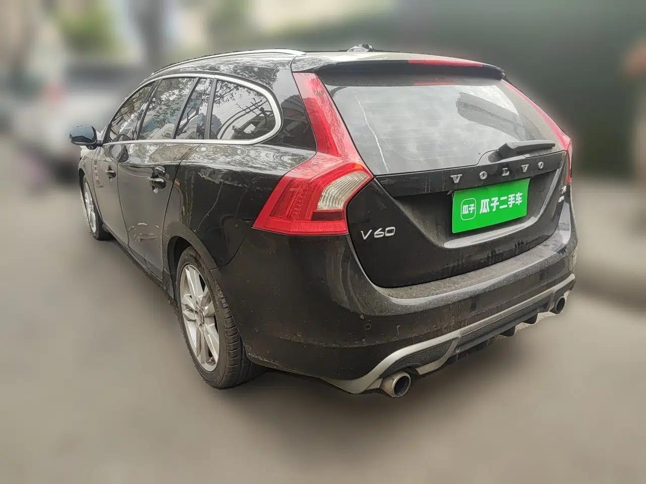 Volvo V60 2012 T6 AWD Personalized Sport Edition — миниатюра 4