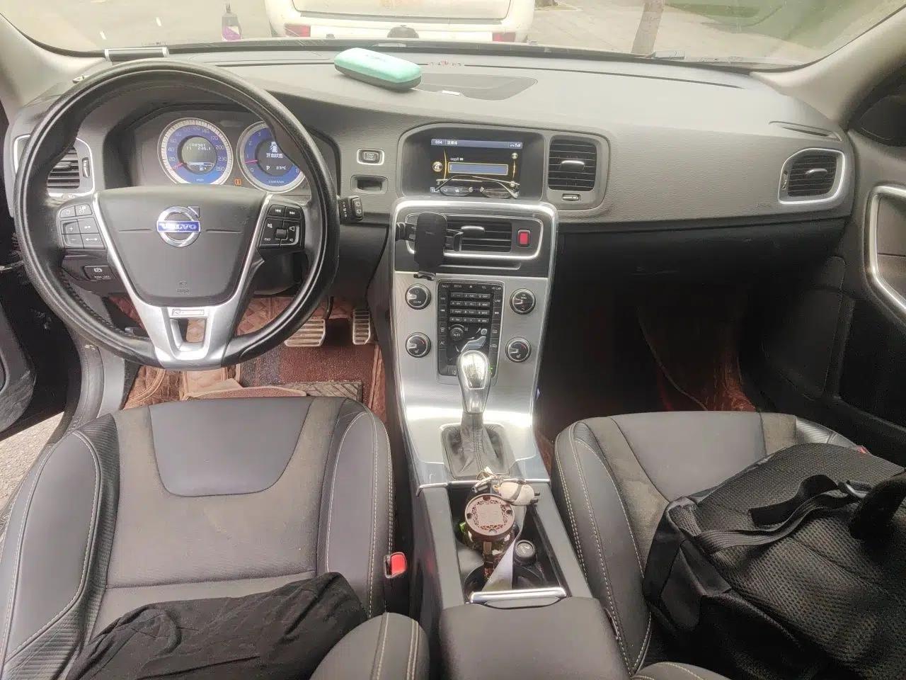 Volvo V60 2012 T6 AWD Personalized Sport Edition — миниатюра 10