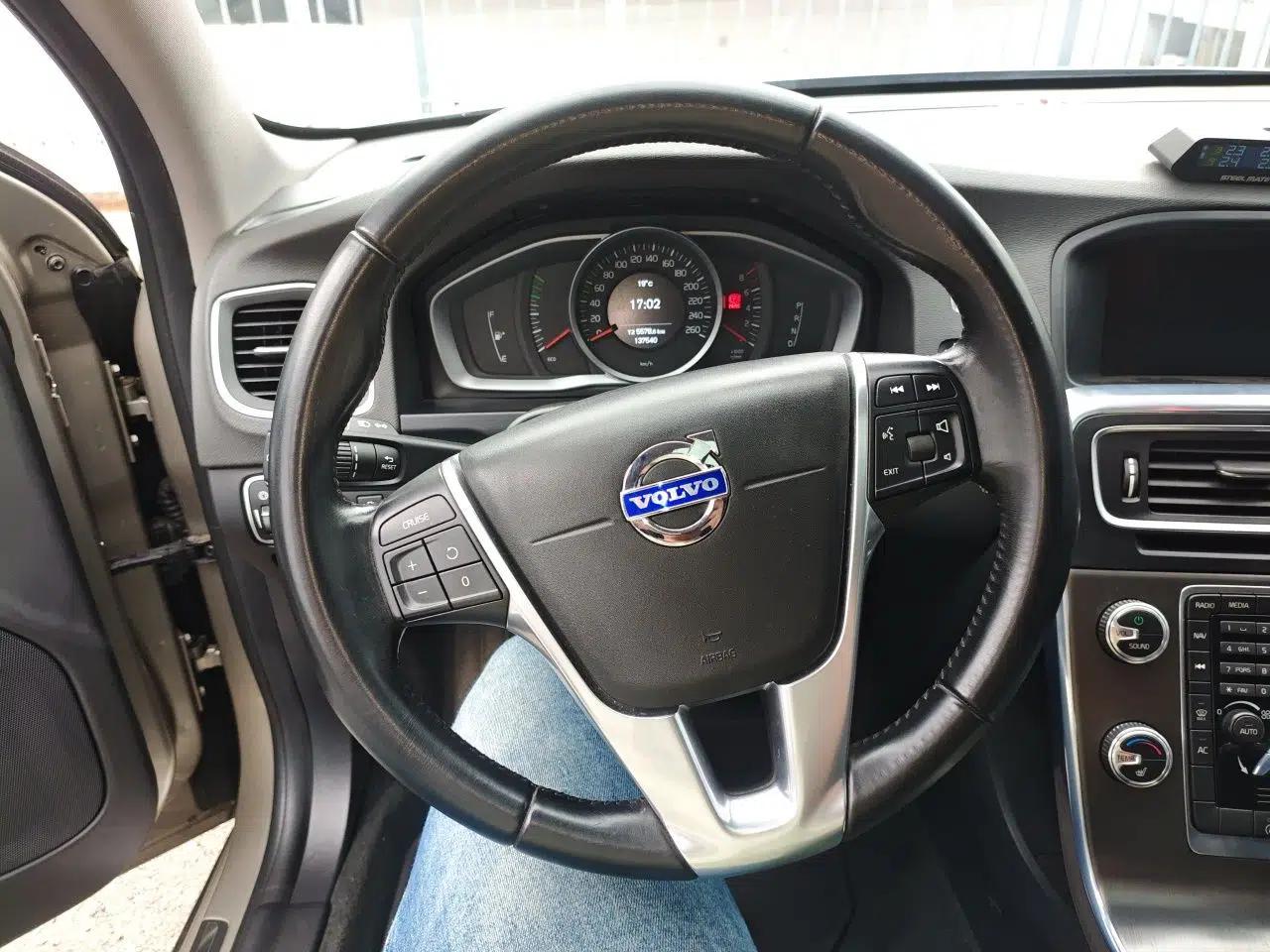 Volvo V60 2015 T5 Zhiyi Edition — миниатюра 11
