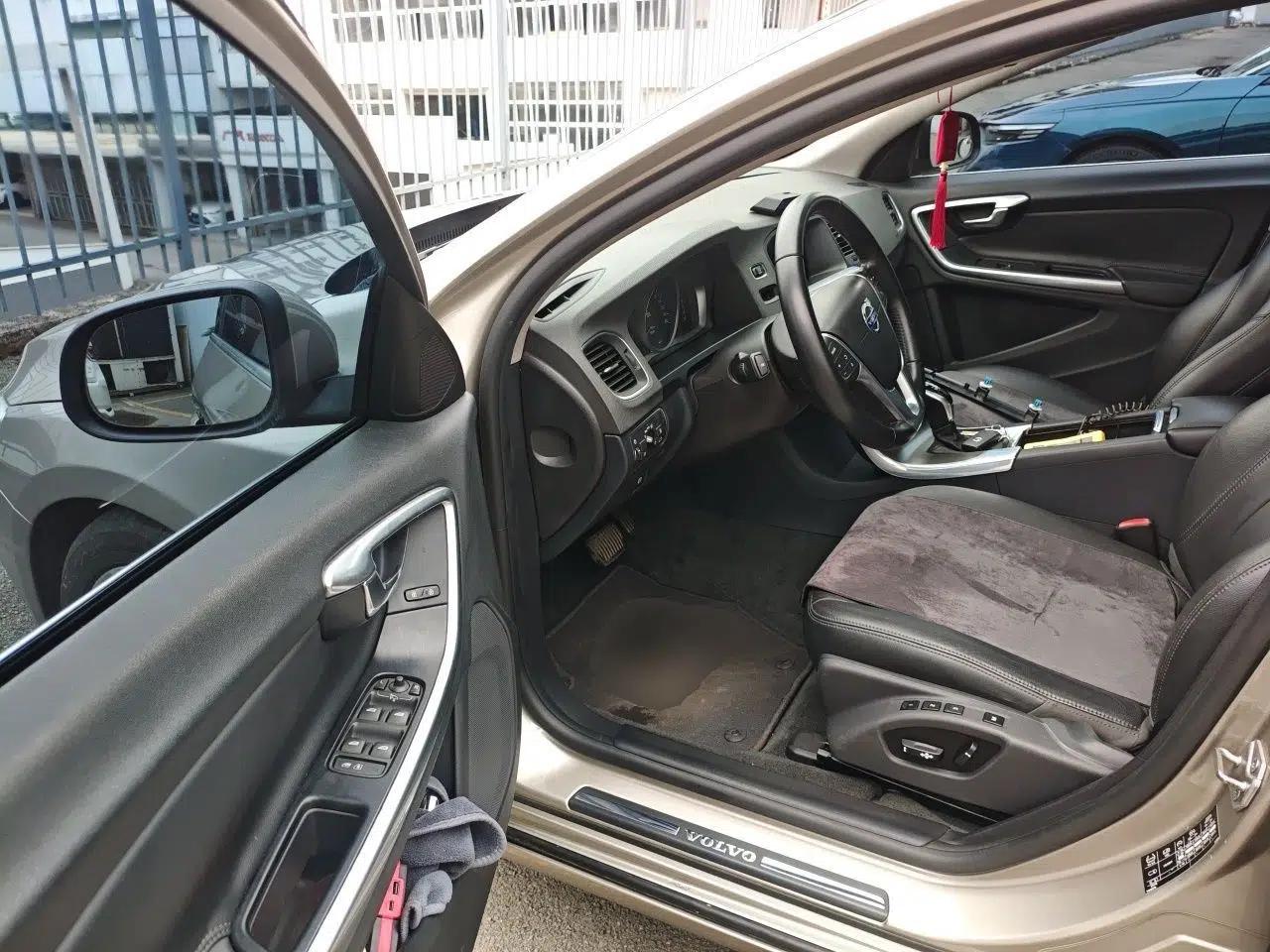 Volvo V60 2015 T5 Zhiyi Edition — миниатюра 17