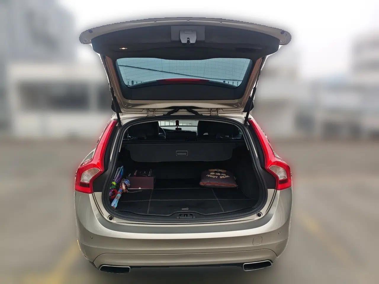 Volvo V60 2015 T5 Zhiyi Edition — миниатюра 20