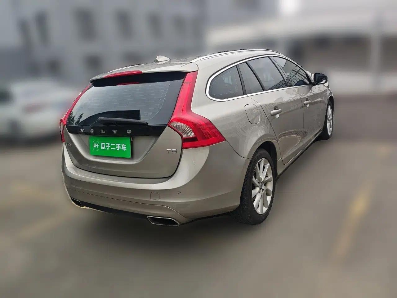 Volvo V60 2015 T5 Zhiyi Edition — миниатюра 6