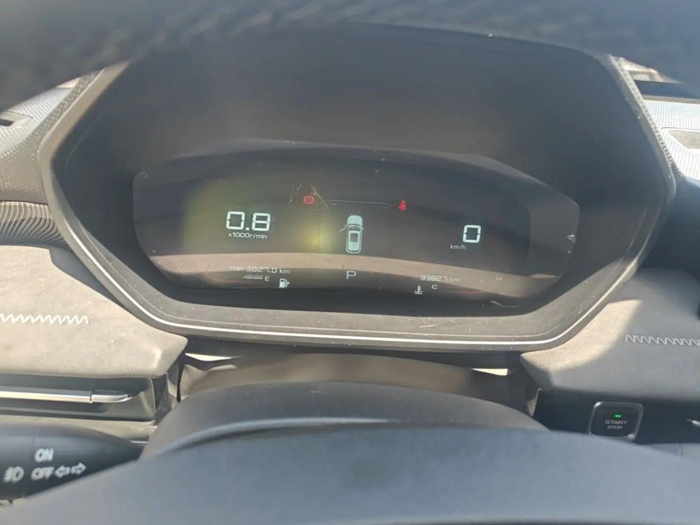 Wuling Alvez 2022 1.5L CVT Comfort Edition — миниатюра 15
