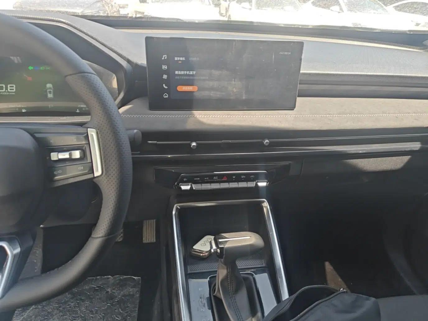 Wuling Alvez 2022 1.5L CVT Comfort Edition — миниатюра 16
