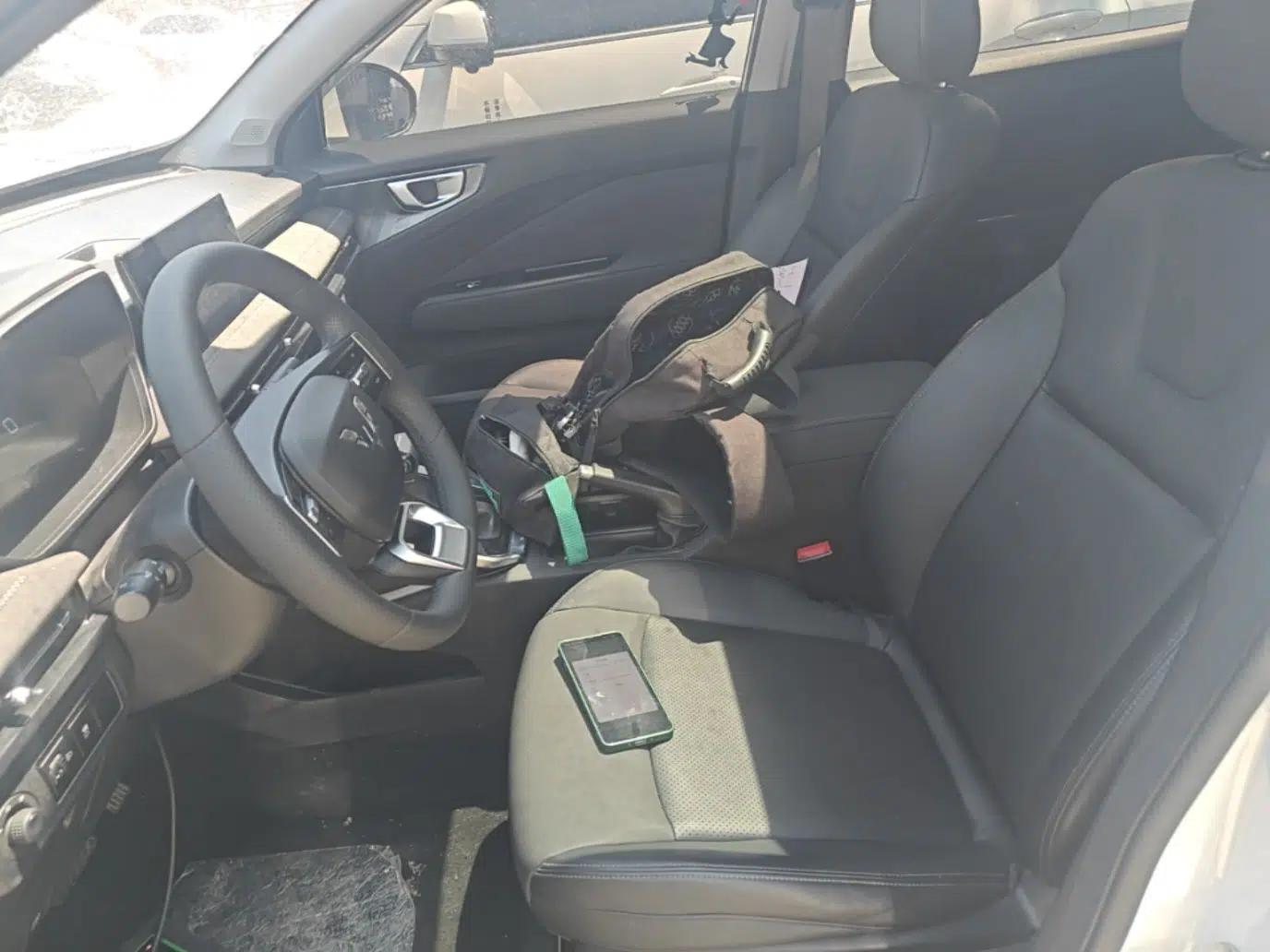 Wuling Alvez 2022 1.5L CVT Comfort Edition — миниатюра 18