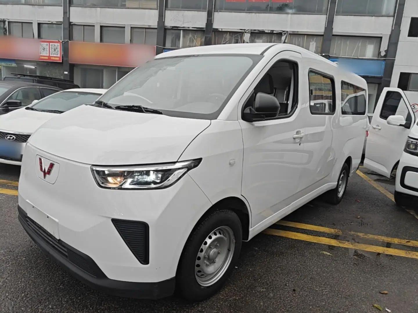 Wuling Yangguang 2024 300KM Comfort Version Passenger Van 75kW — миниатюра 1