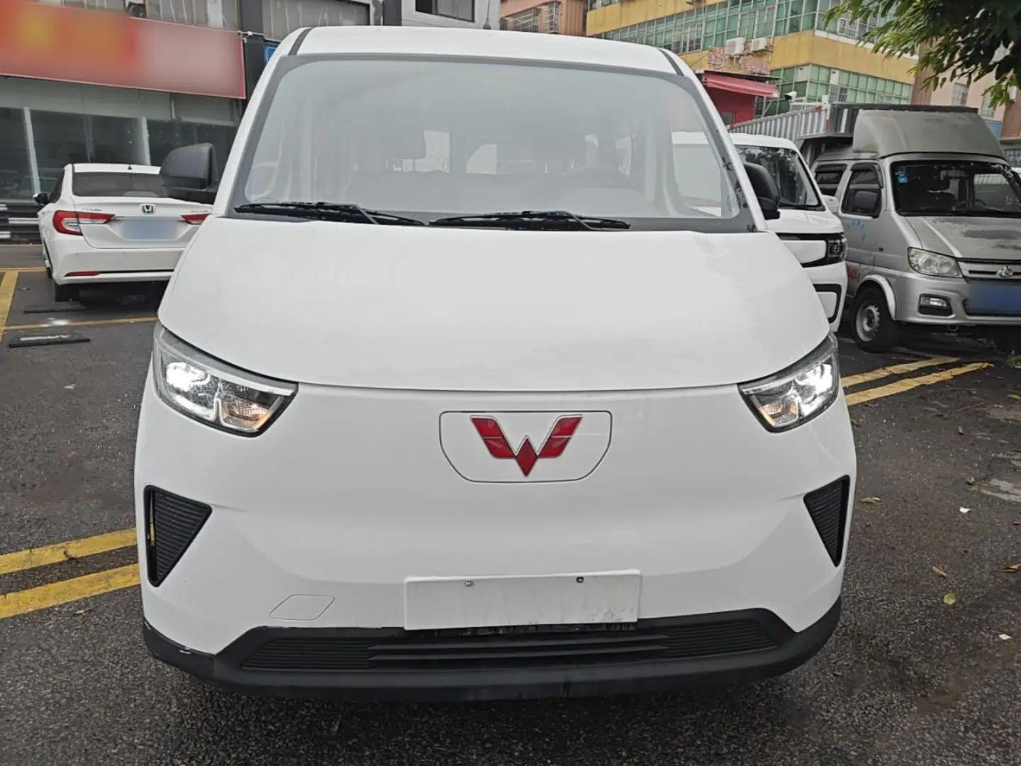 Wuling Yangguang 2024 300KM Comfort Version Passenger Van 75kW — миниатюра 2