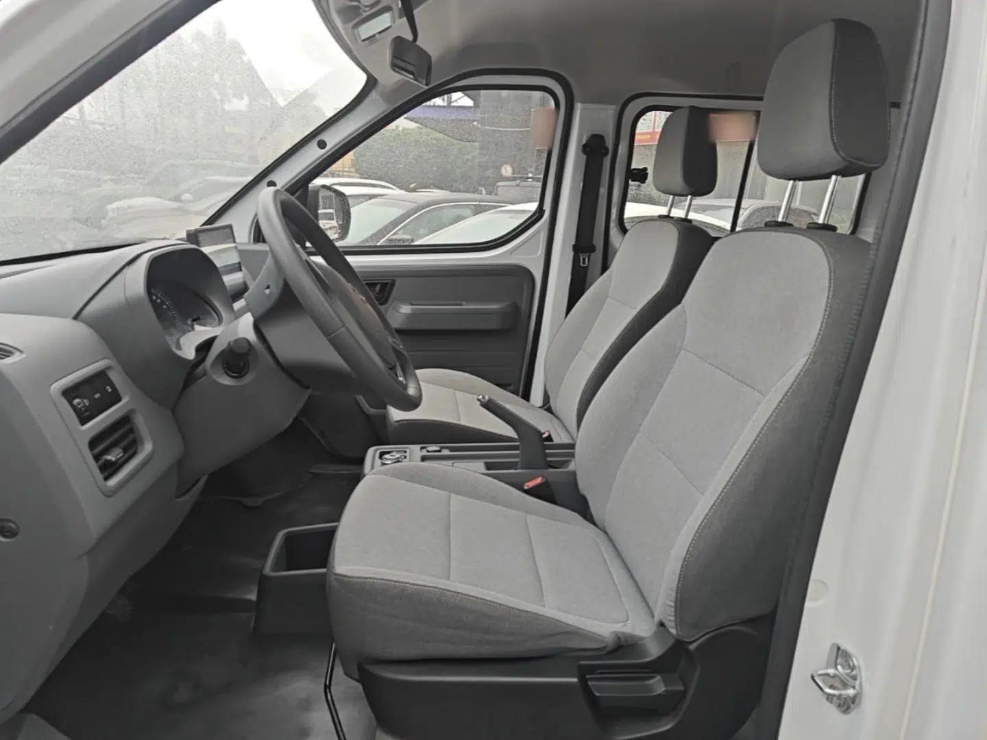 Wuling Yangguang 2024 300KM Comfort Version Passenger Van 75kW — миниатюра 18