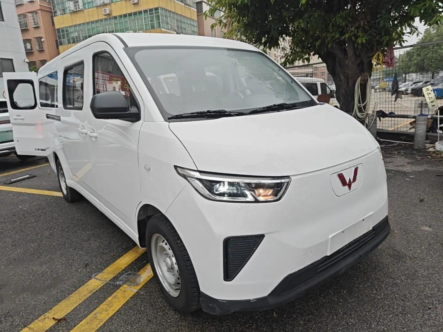 Wuling Yangguang 2024 300KM Comfort Version Passenger Van 75kW — миниатюра 3