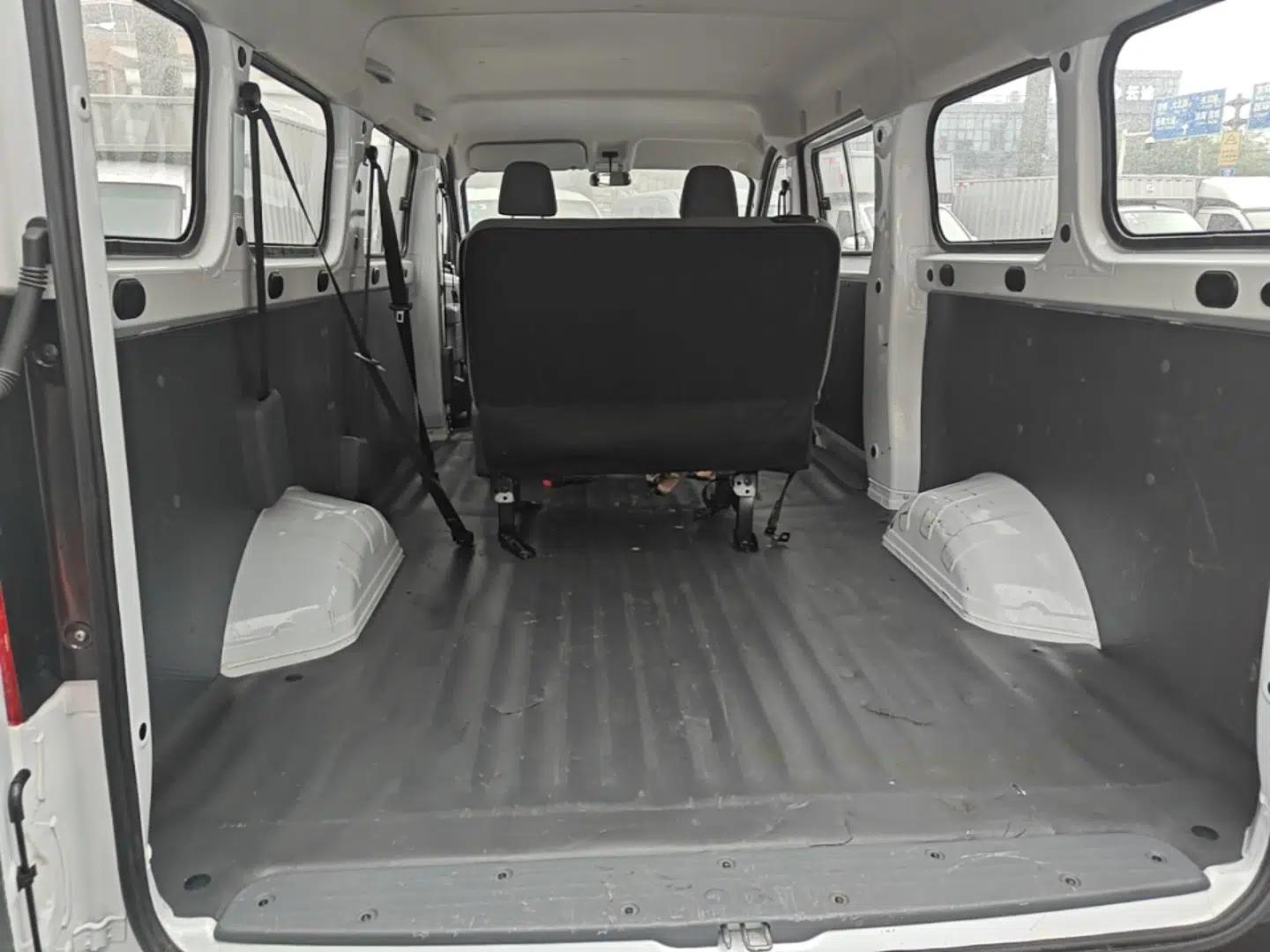 Wuling Yangguang 2024 300KM Comfort Version Passenger Van 75kW — миниатюра 22
