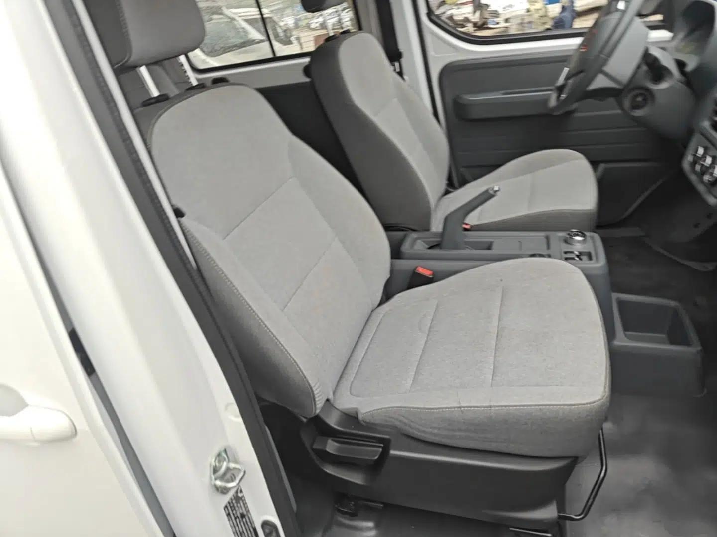 Wuling Yangguang 2024 300KM Comfort Version Passenger Van 75kW — миниатюра 23
