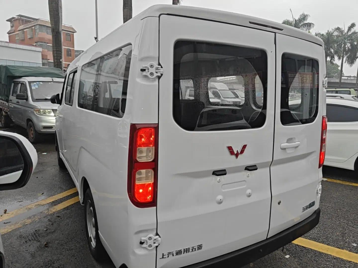 Wuling Yangguang 2024 300KM Comfort Version Passenger Van 75kW — миниатюра 4