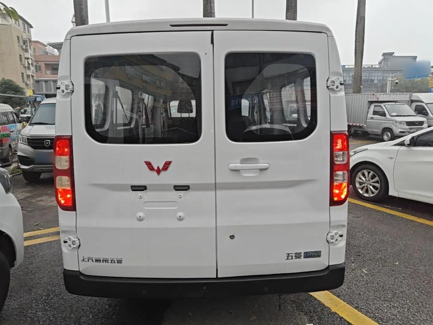 Wuling Yangguang 2024 300KM Comfort Version Passenger Van 75kW — миниатюра 5