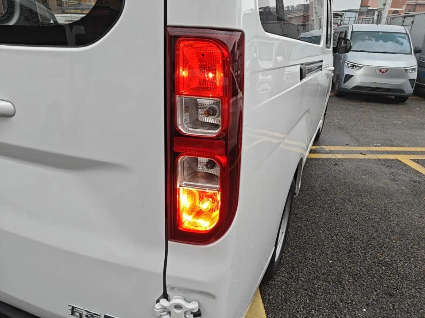 Wuling Yangguang 2024 300KM Comfort Version Passenger Van 75kW — миниатюра 7