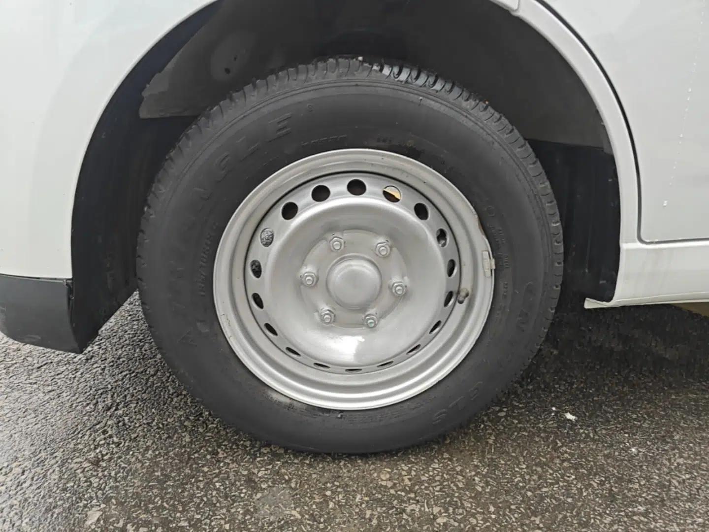Wuling Yangguang 2024 300KM Comfort Version Passenger Van 75kW — миниатюра 8