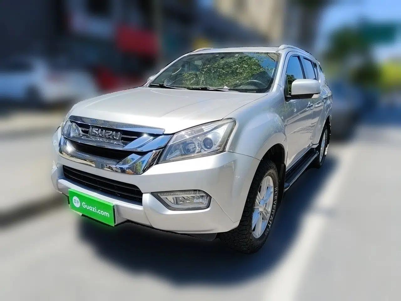 Isuzu mu-X 2017 2.5T Two-Wheel Drive Automatic Luxury 7-Seater — миниатюра 1