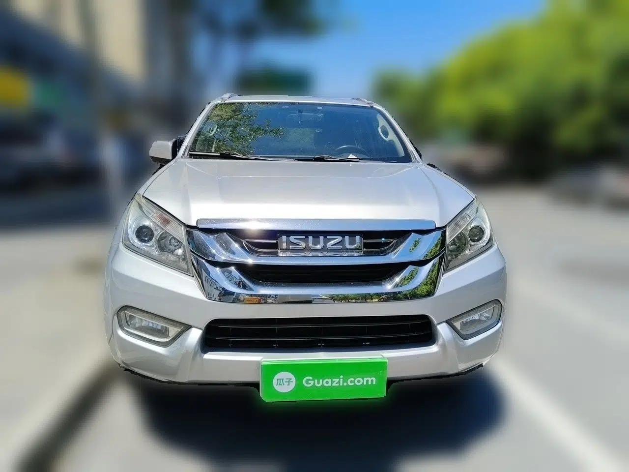 Isuzu mu-X 2017 2.5T Two-Wheel Drive Automatic Luxury 7-Seater — миниатюра 2