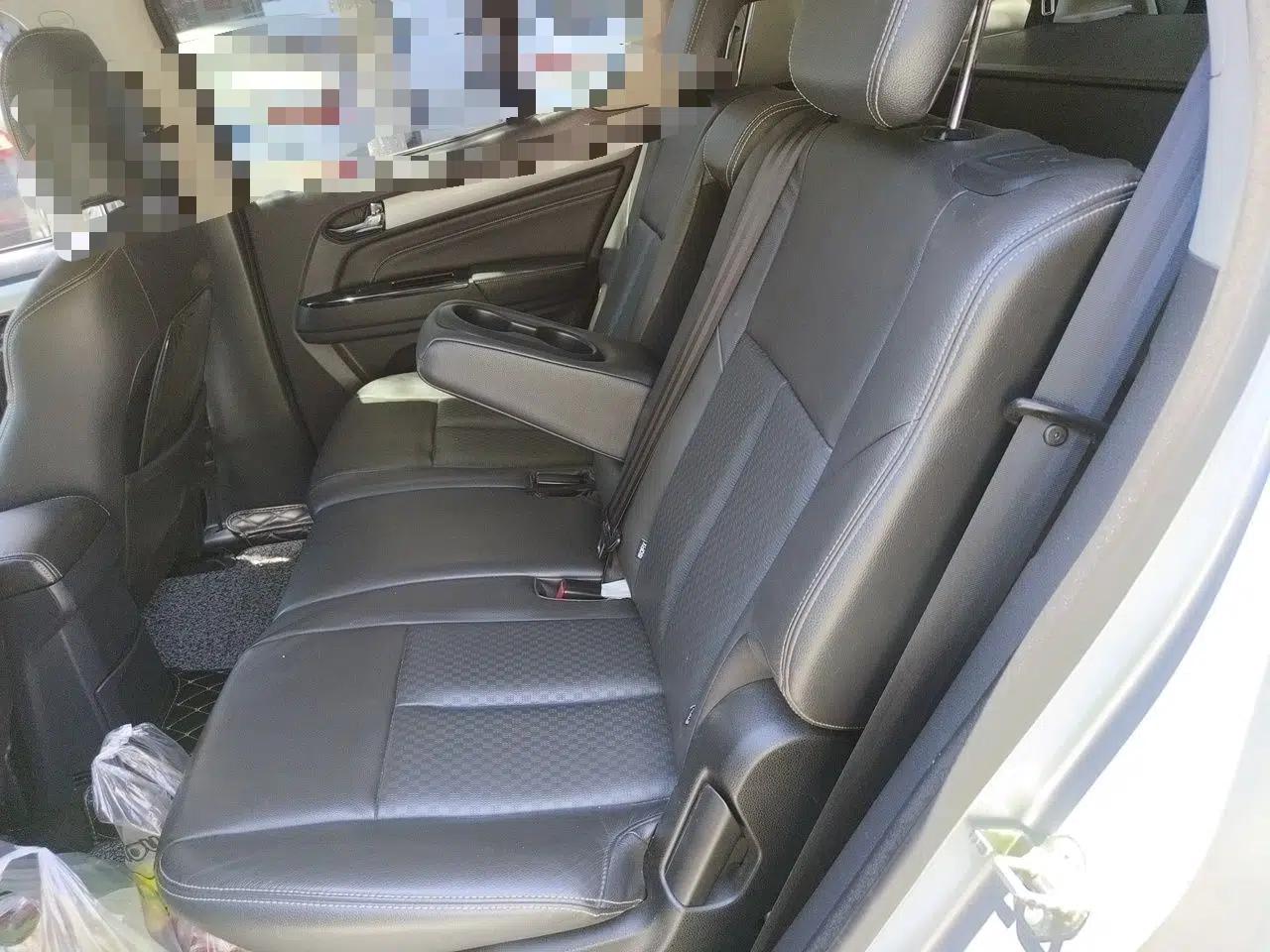 Isuzu mu-X 2017 2.5T Two-Wheel Drive Automatic Luxury 7-Seater — миниатюра 18
