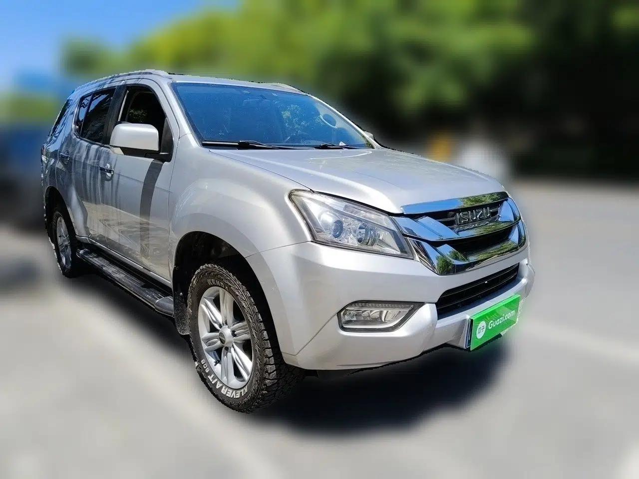 Isuzu mu-X 2017 2.5T Two-Wheel Drive Automatic Luxury 7-Seater — миниатюра 3