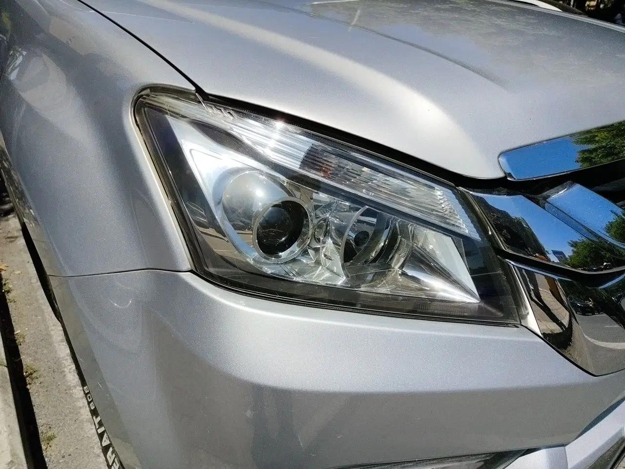 Isuzu mu-X 2017 2.5T Two-Wheel Drive Automatic Luxury 7-Seater — миниатюра 7