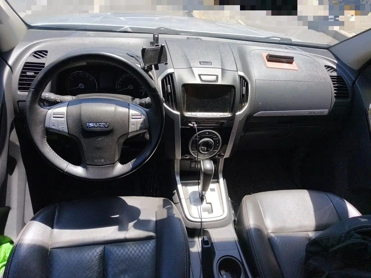 Isuzu mu-X 2017 2.5T Two-Wheel Drive Automatic Luxury 7-Seater — миниатюра 10
