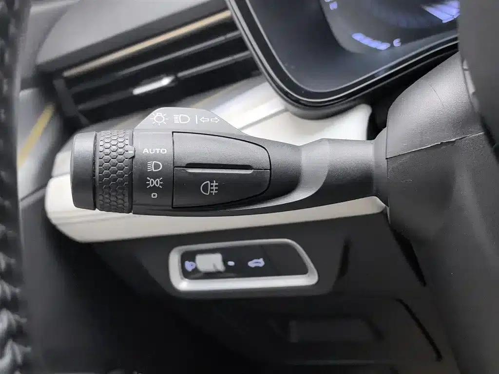 Geely Emgrand L 2022 1.4T CVT Flagship Edition — миниатюра 21
