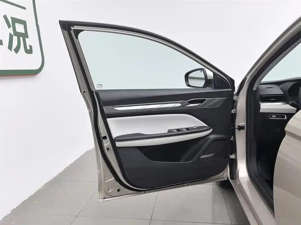 Geely Emgrand L 2022 1.4T CVT Flagship Edition — миниатюра 8