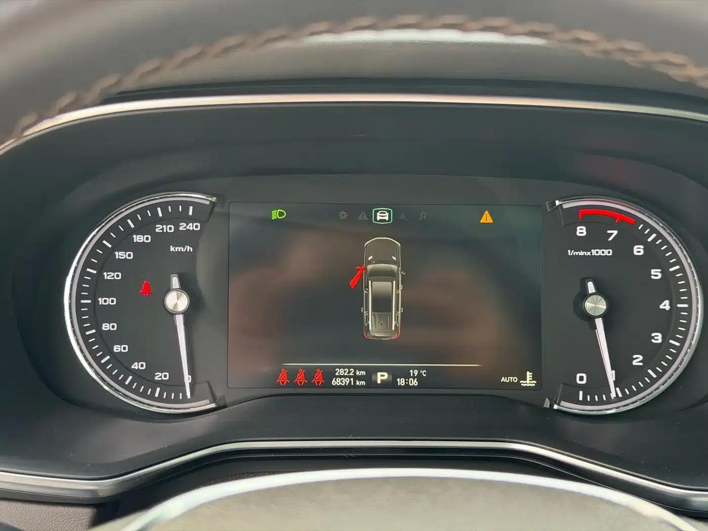 Roewe RX8 2019 30T Intelligent Connected 4WD Super Flagship Edition — миниатюра 15