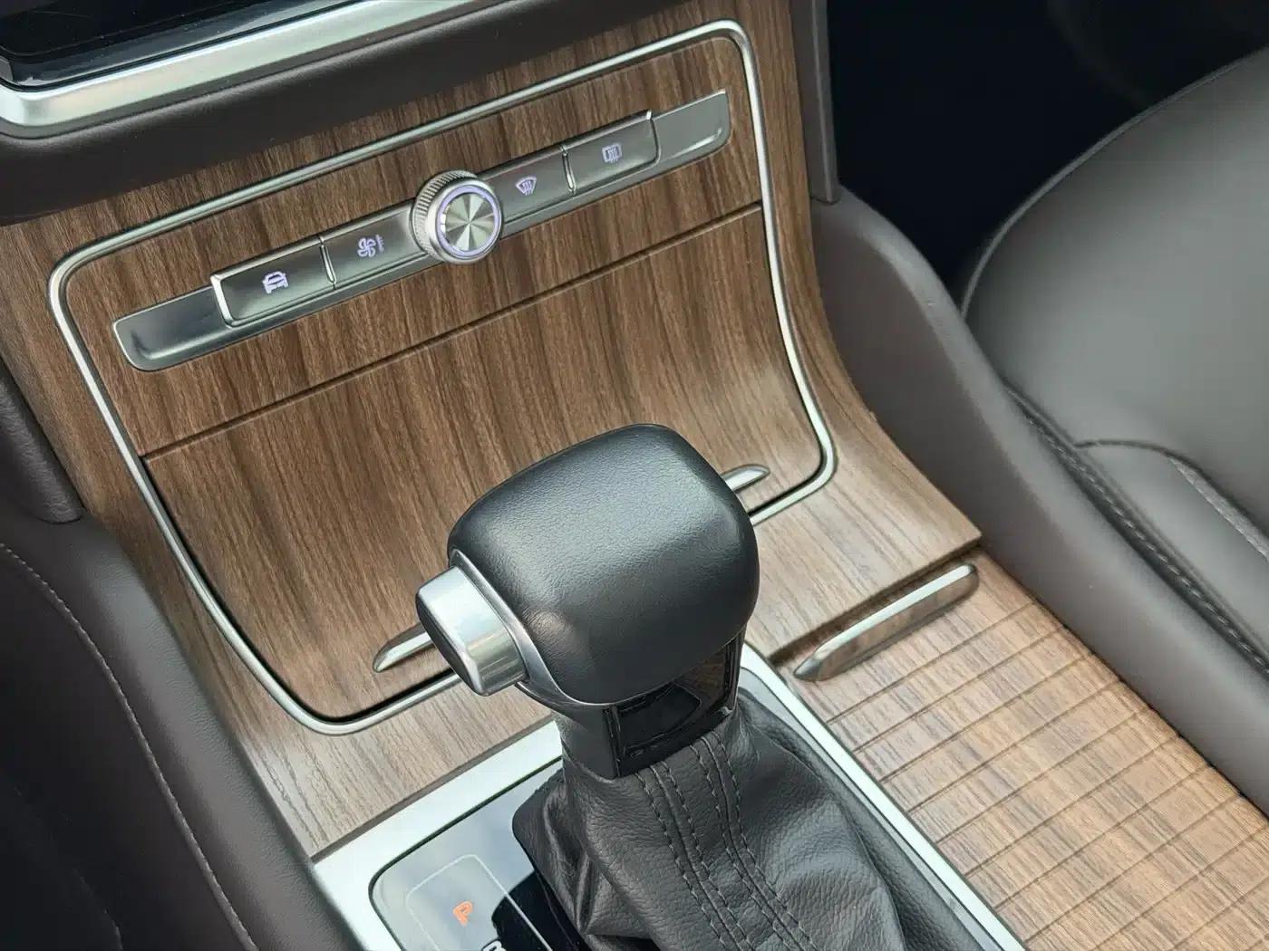 Roewe RX8 2019 30T Intelligent Connected 4WD Super Flagship Edition — миниатюра 16