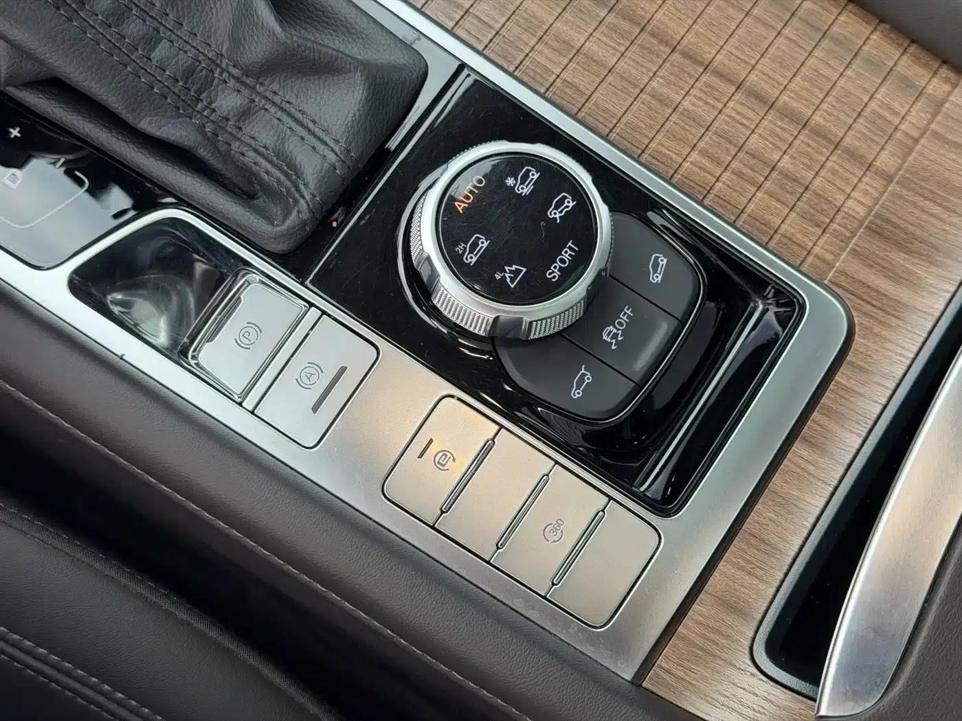 Roewe RX8 2019 30T Intelligent Connected 4WD Super Flagship Edition — миниатюра 17
